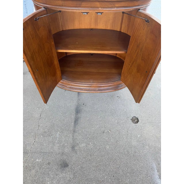 Mid 20th Century Thomasville Marble Oval Cabinet For Sale In Houston - Image 6 of 6