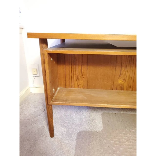 1960s Danish Modern Teak Floating Top Executive Desk | Asymmetrical Design, Solid Wood Drawers | Excellent Condition - 57" Wide For Sale In Baltimore - Image 6 of 15