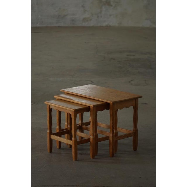 1960s Mid-Century Modern Danish Nesting Tables in Oak, 1960s, Set of 3 For Sale - Image 5 of 14