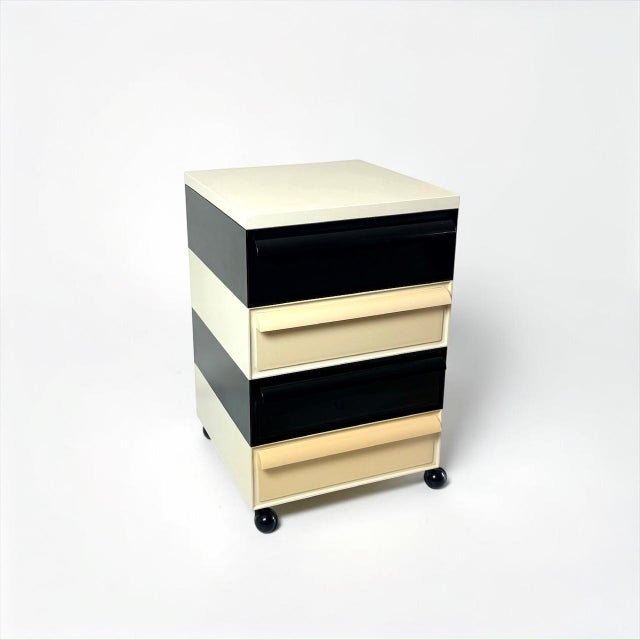 Kartell Chest of Drawers in Ivory and Black Plastic by Simon Fussell for Kartell, Italy, 1970s For Sale - Image 4 of 12