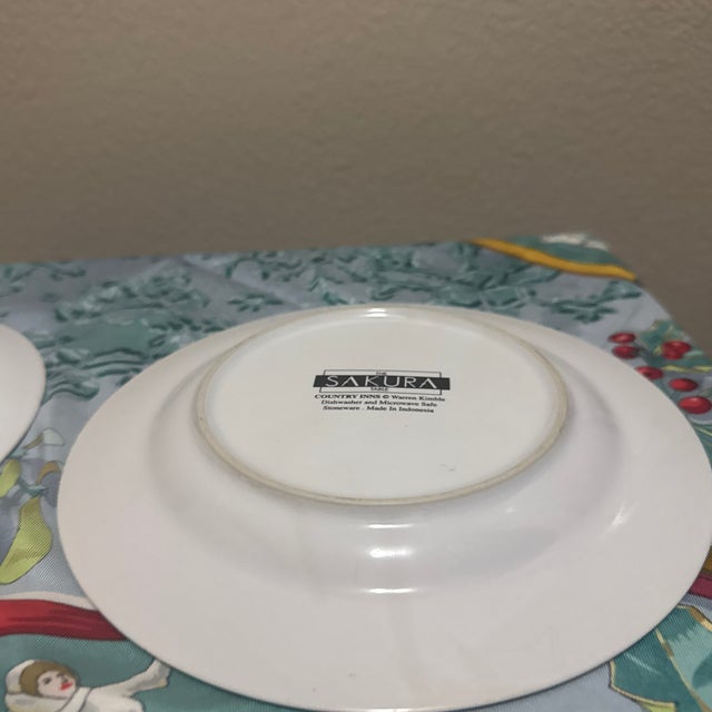 1980s 1980s Warren Kimble for Sakura "Horseshoe Inn" Ceramic Salad Plates - Pair For Sale - Image 5 of 5