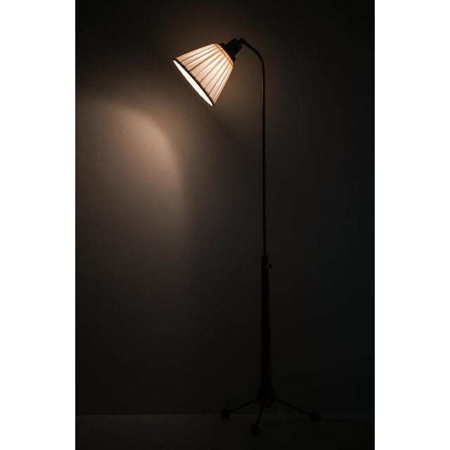 Wood Floor Lamp in Brass and Metal attributed to Hans Bergström, 1940s For Sale - Image 7 of 11