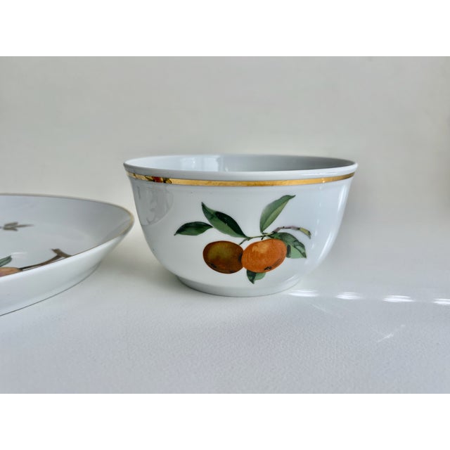 White Mid 20th Century Royal Worcester Evesham Gold Platter & Bowl For Sale - Image 8 of 18