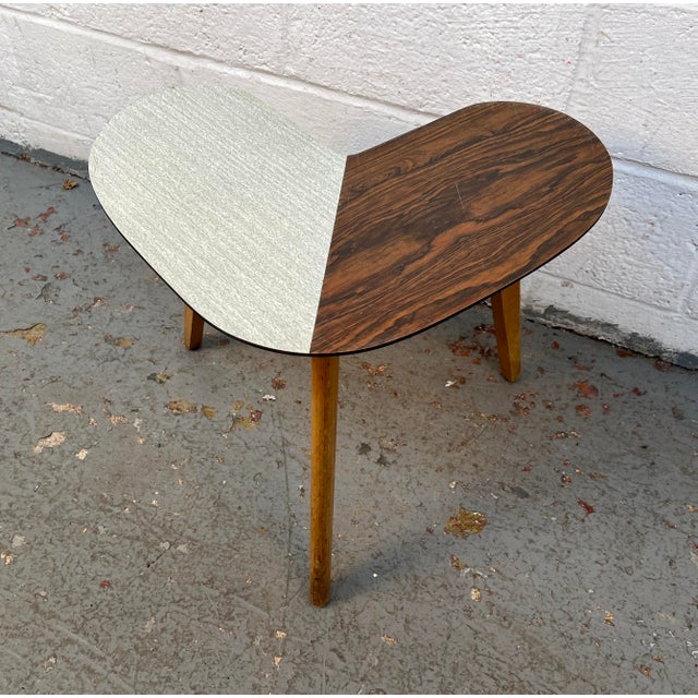 Mid-Century Modern Mid-Century Plywood and Formica Boomerang End Table For Sale - Image 3 of 8