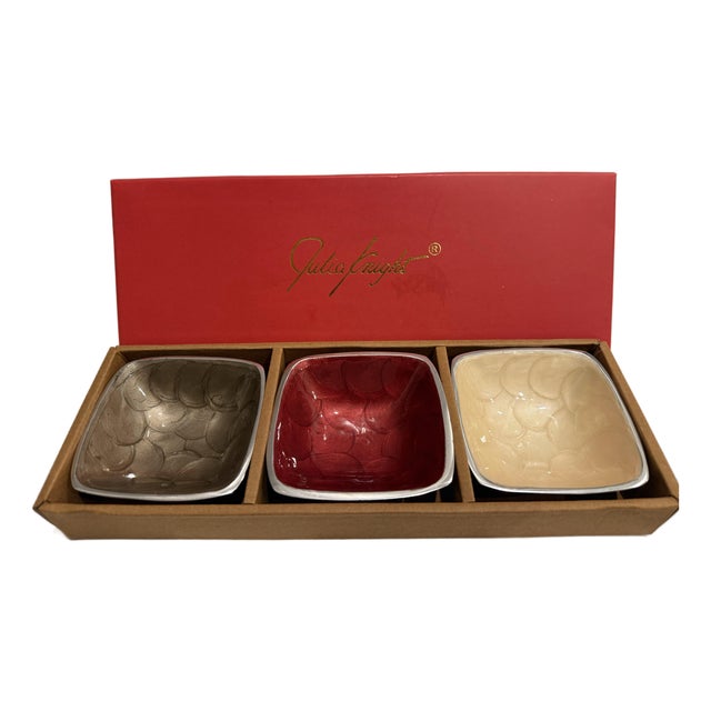 Contemporary Julia Knight Classic Petite Enamel Bowls with Original Box - 4 pcs For Sale