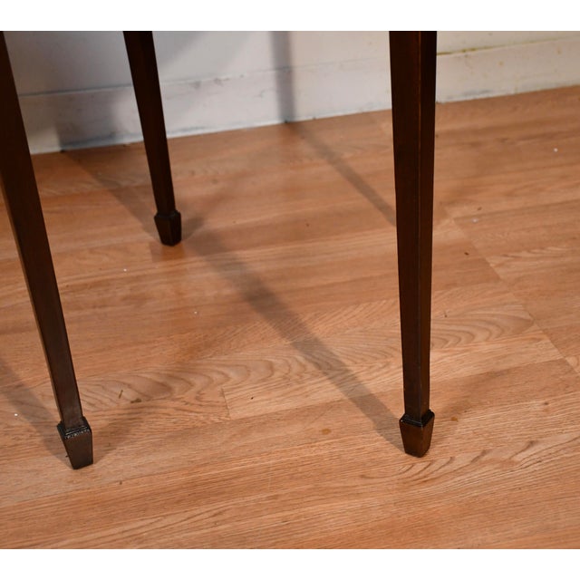 1910s Pair Antique English Hepplewhite Mahogany Side Tables / End Tables For Sale - Image 13 of 18