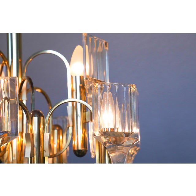 Mid-Century Modern Vintage Brass and Crystal 9-Light Chandelier by Gaetano Sciolari for Sciolari, 1970s For Sale - Image 3 of 18