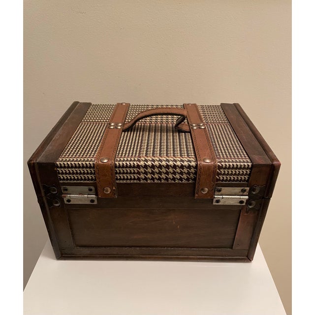 Vintage Leather & Houndstooth Storage Box – Ralph Lauren Style / Equestrian Home Decor For Sale - Image 9 of 11