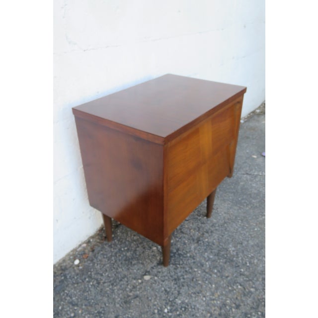 Brown Mid Century Modern Inlay Nightstand Side End Bedside Table 6265 For Sale - Image 8 of 12