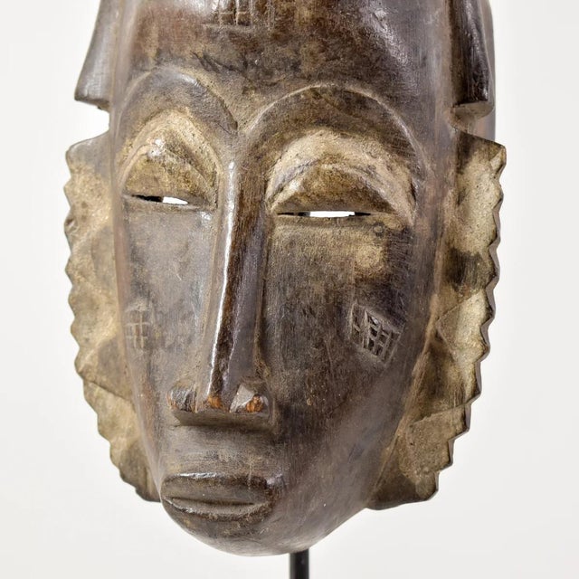 Wood Early 20th Century Yaure Baule Portrait Mask Côte d'Ivoire For Sale - Image 7 of 12