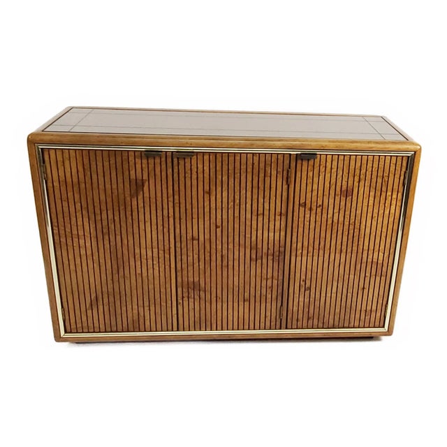 1960s Mid-Century Modern Mirror Top American Martinsville Walnut Fluted Credenza, For Sale - Image 4 of 5