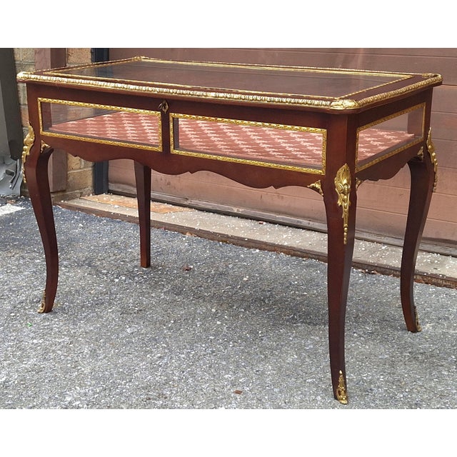 Mid 20th Century Mid 20th Century Louis XV Style Gilt Bronze Mounted Mahogany Bijouterie or Vitrine Display Table. For Sale - Image 5 of 18