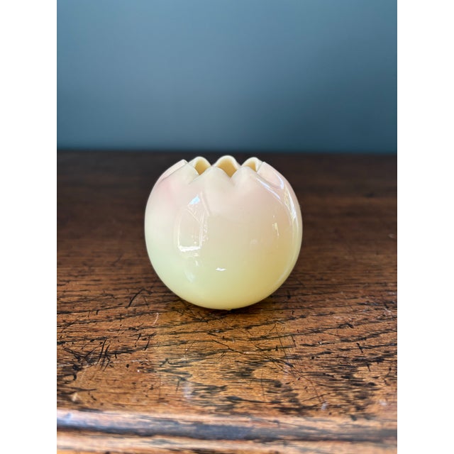 Late 19th Century 1880s Victorian Miniature Shiny Burmese Uranium Glass Rose Bowl Thomas Webb/ Mt Washington For Sale - Image 5 of 7