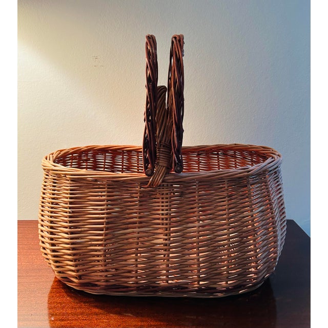 Rustic European Mid 20th Century Rustic European Style Oval Lidded Picnic Basket For Sale - Image 3 of 4