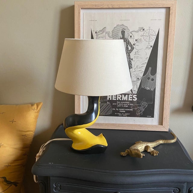 French Vintage Ceramic Table Lamp, 1960, with a yellow and black enamel finish. Good condition with a few scratches (on...