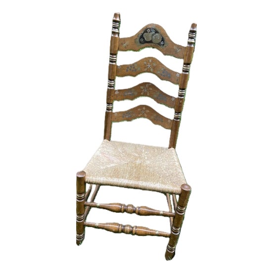 Late 20th Century Heirloom Maple Ladderback Side Chair – Colonial Style With Rush Seat For Sale