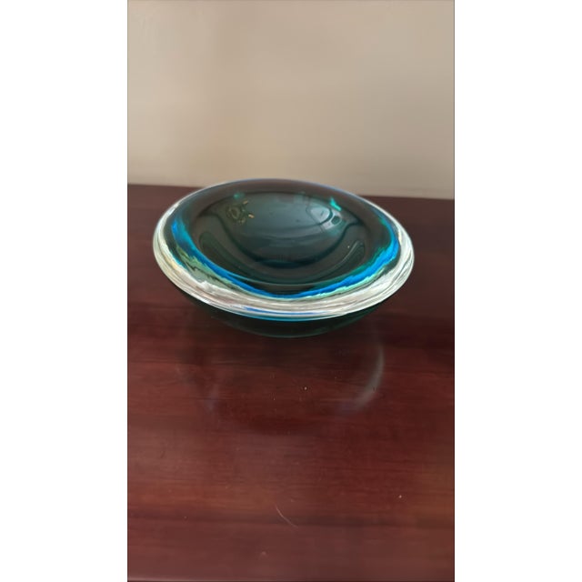 Late 20th Century Emerald Green Cased Art Glass Bowl Attributed to Murano, Italy For Sale - Image 4 of 10