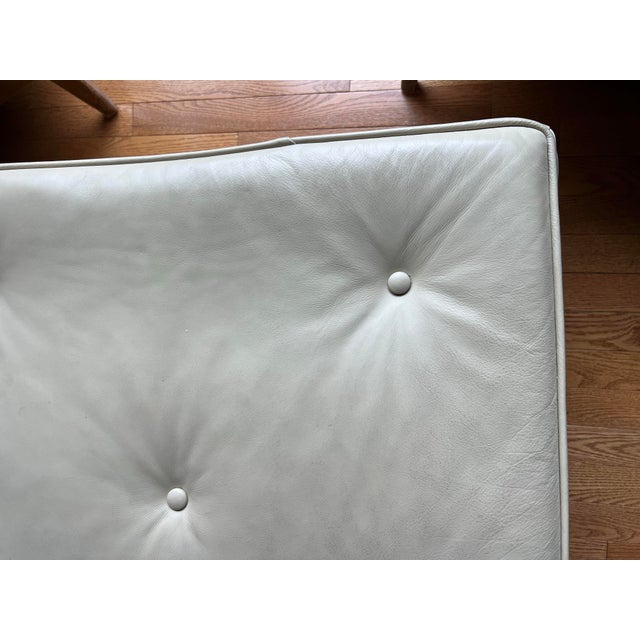 1960s Vintage Mid-Century Modern Th Robsjohn-Gibbings White Leather Chairs With Ottoman - 3 Pieces For Sale In Indianapolis - Image 6 of 8