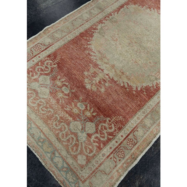 Textile Turkish Vintage Rug 2'10" x 5'6" #20550 For Sale - Image 7 of 8