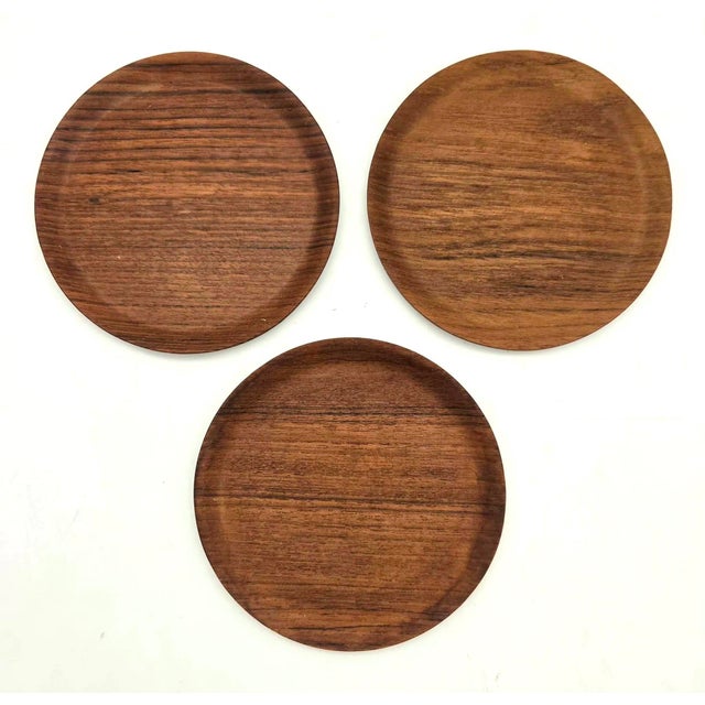 Chestnut Mid 20th Century Teak Bentwood Appetizer Plates or Trinket Dishes, Set of 3 For Sale - Image 8 of 10
