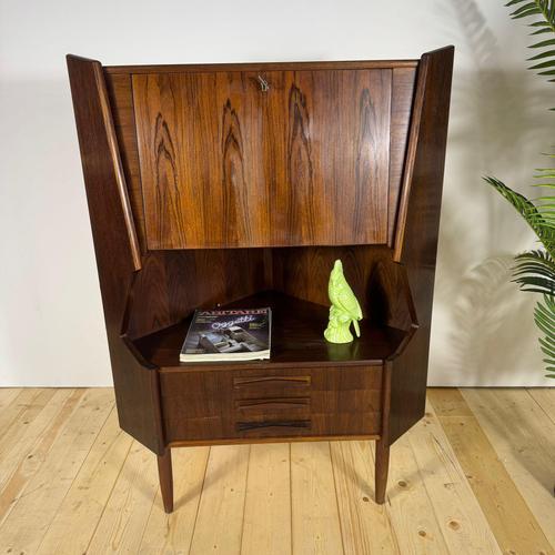 Mid-Century Modern Rosewood Corner Bar Cabinet For Sale - Image 11 of 12