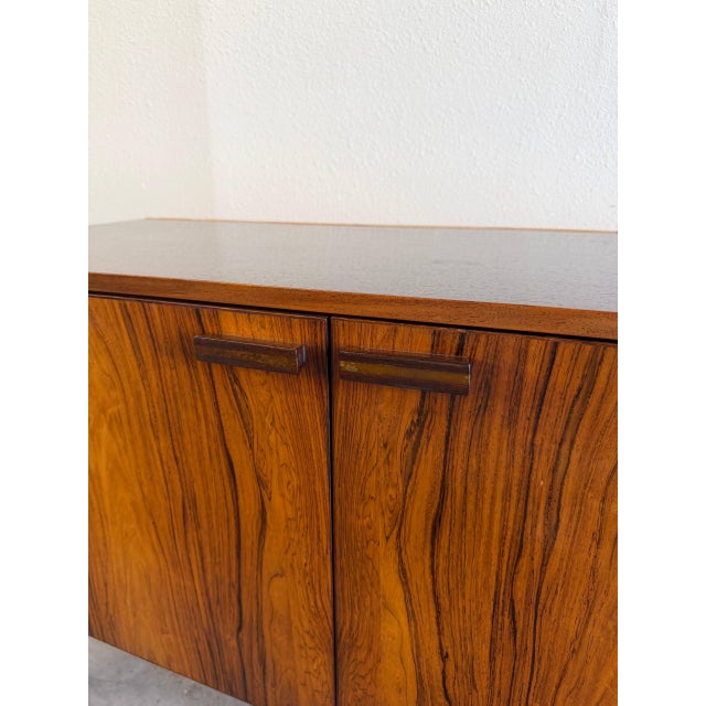 1960s Vintage Danish Rosewood Sideboard Cabinet Mid Century Modern Credenza 1960s For Sale - Image 5 of 8