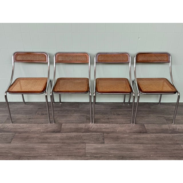 Set of 4 Italian-design chairs from the 1970s. They have a chromed metal frame. The seats and backrest are made of wood...
