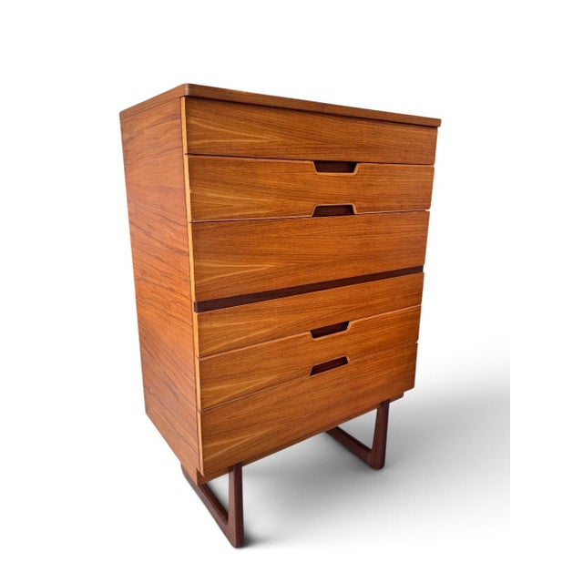 Walnut and Afromosia Tallboy Gunther Hoffstead for Uniflex, 1960 For Sale - Image 11 of 11