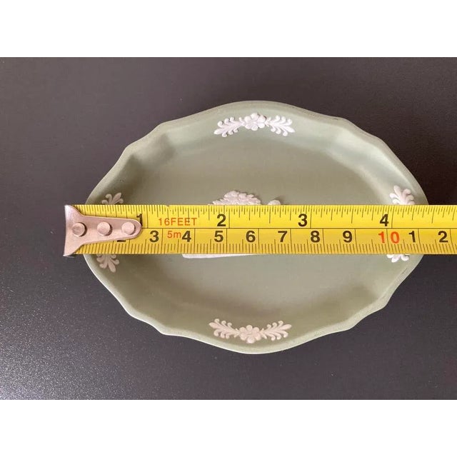 Mid 20th Century English Wedgwood Jasperware Sage Green Jewelry Dish With Neoclassical Cherub Design For Sale - Image 9 of 12