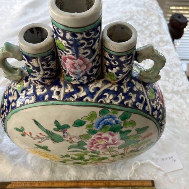 Chinoiserie 1920s Pair 15" Chinese Famille Rose Triple Spout Moon Flasks - Bird & Peony Vases For Sale - Image 3 of 9