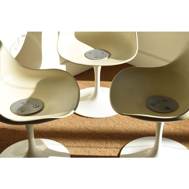 Eero Saarinen Tulip Chairs by Eero Saarinen for Knoll International, 1950s, Set of 4 For Sale - Image 4 of 18