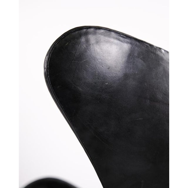 Egg Chair in Black Leather by Arne Jacobsen for Fritz Hansen, 1950s For Sale - Image 11 of 15