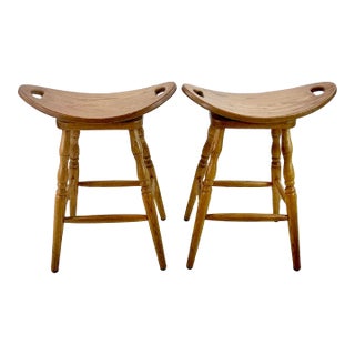 1980s Vintage Americana Rustic Oak Curule Seat Swivel Counter Stools - A Pair. For Sale