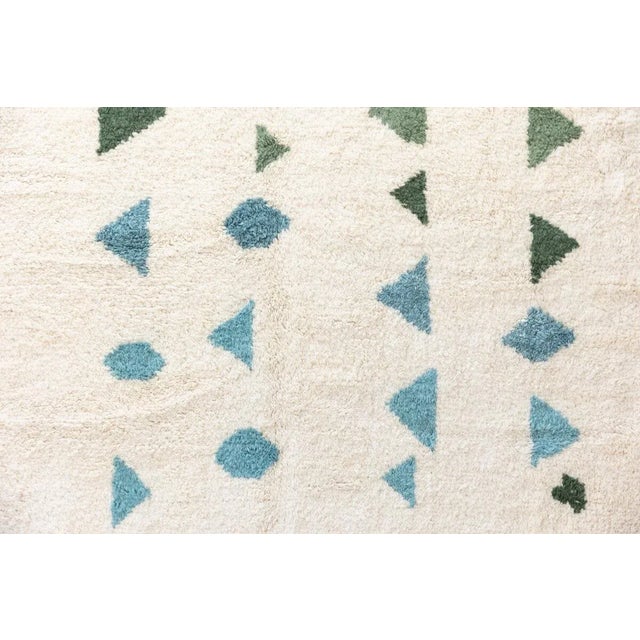 Abstract Natural White Moroccan Wool Rug With Forest Green, Olive Green, Celery, Teal and Aquamarine - 9x12 Ft For Sale - Image 3 of 9