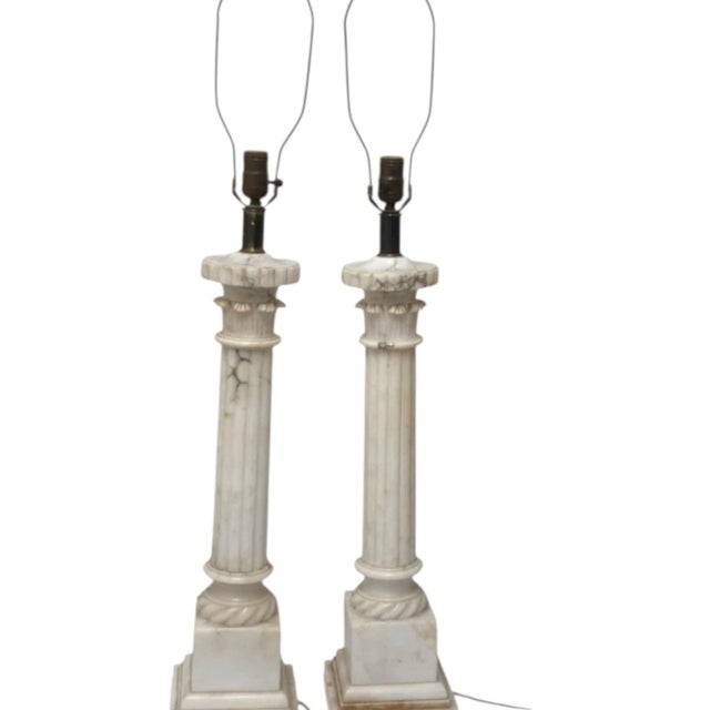 1940s Vintage Italian Neoclassical Alabaster Column Table Lamps With Laurel Wreath Finials - a Pair For Sale - Image 5 of 10