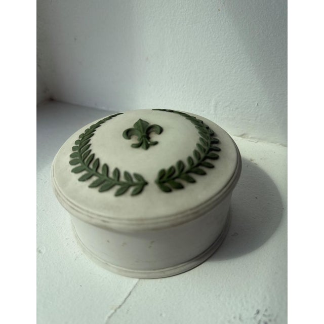 Vintage Italian Vanity Set, Fleur De Lis Ceramic Bud Vase and Lidded Trinket Box For Sale - Image 10 of 10