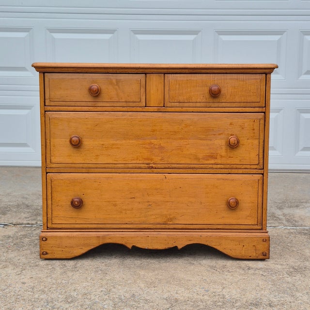 Wood Early 20th Century American Solid Maple Two Over Two Chest of Drawers Dresser For Sale - Image 7 of 15