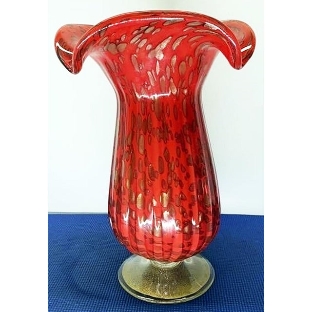 Glass 1970s Murano Style Tulip Vase For Sale - Image 7 of 10