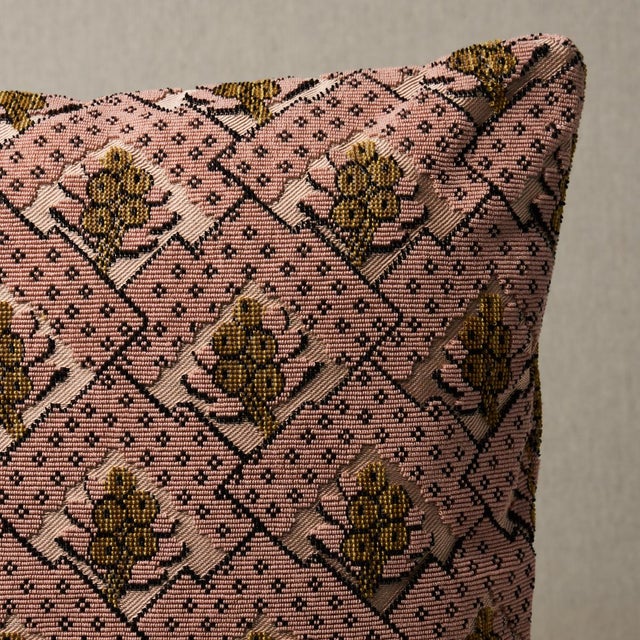 This pillow features Blair Silk Épinglé with a knife edge finish. A truly extraordinary velvet derived from a fragment of...