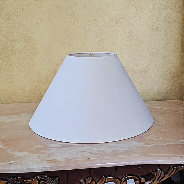 1970s Italian White Glazed Ceramic Table Lamp With Sculptural Relief Design For Sale - Image 12 of 18