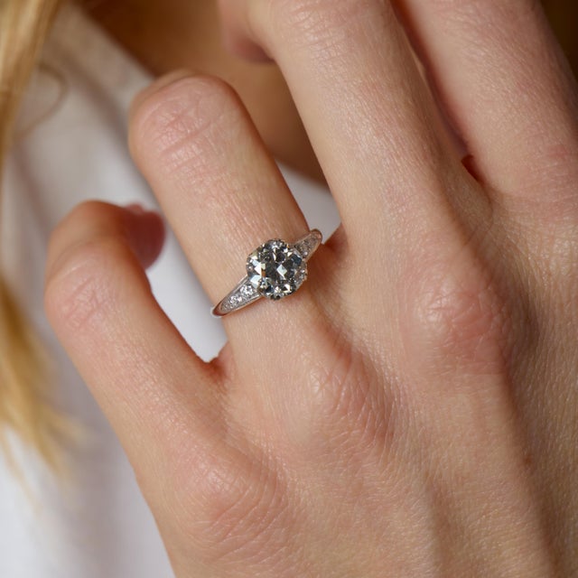 This elegant Art Deco engagement ring is a timeless expression of 1930s sophistication, defined by refined proportions and...