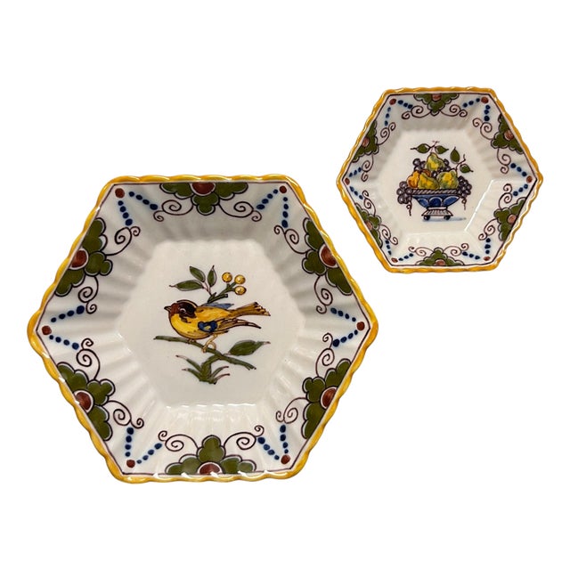 Hand-Painted Tichelaar Makkum Polychrome Hexagonal Dishes, 20th Century, Set of 2 For Sale