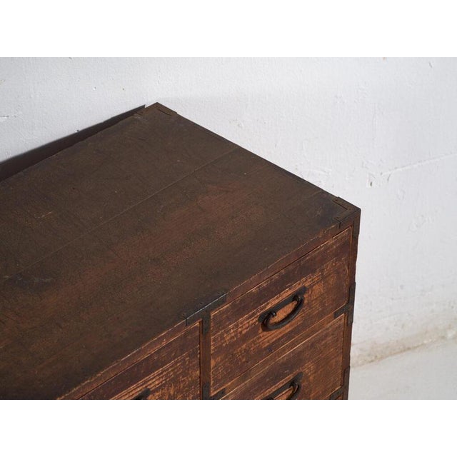 Antique Japanese Tansu – Meiji Period / Taishō (c.1868-1926)Dimensions: Length: 63 cm Depth: 40 cm Height: 67 cmStyle:...