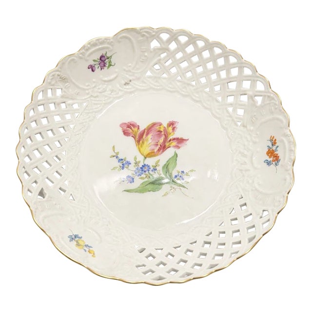 1970s Exquisite Meissen Reticulated Porcelain Bowl – Hand-Painted Floral Decor – 24.5 Cm For Sale