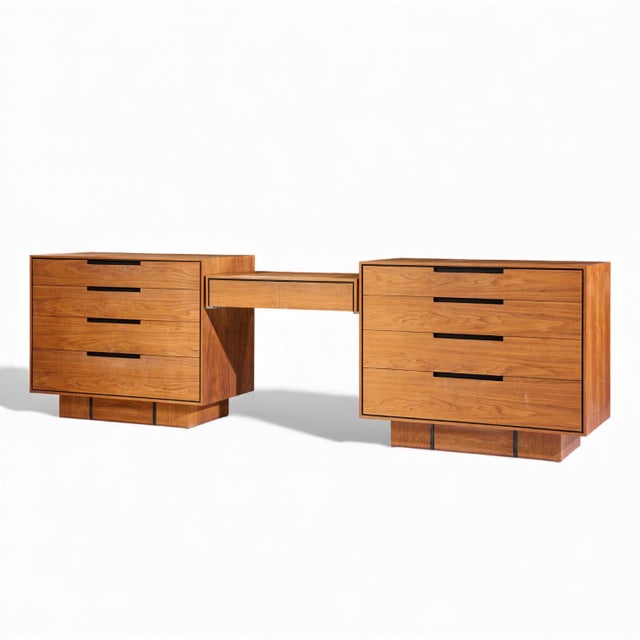 Mid-Century Modern Vladimir Kagan for Dreyfuss Mid 20th Century Walnut and Lucite Vanity Dresser For Sale - Image 3 of 11