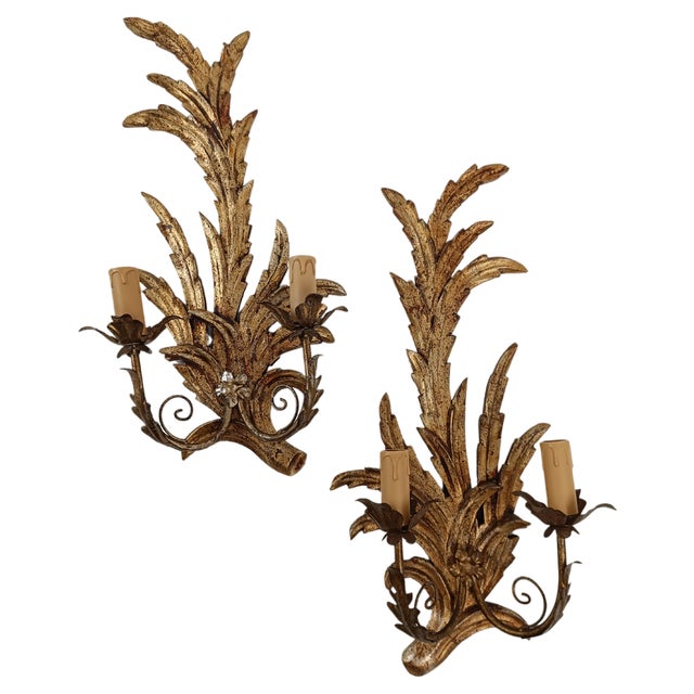 Italian Florentine Baroque Style Giltwood Leaf Wall Lights Sconces, 1960s, Set of 2 For Sale