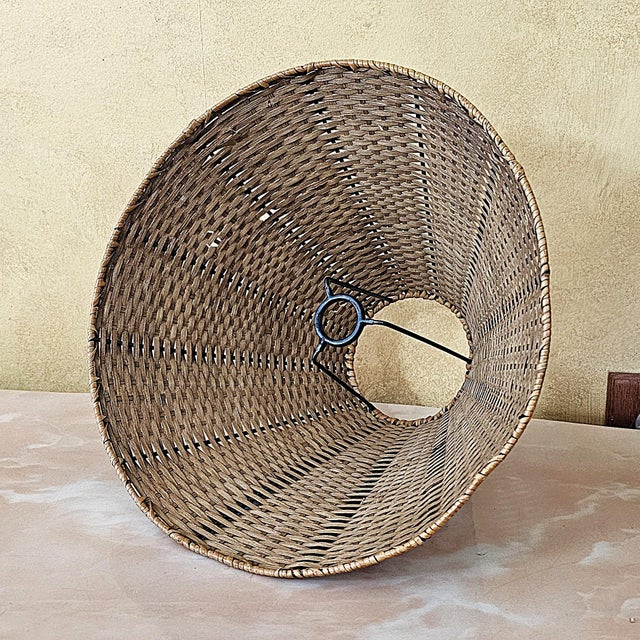 Vintage Natural Rattan Woven Table Lamp With Matching Basket Weave Shade For Sale - Image 14 of 18