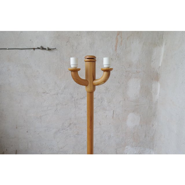Scandinavian Modern Sculptural Floor Lamps in Pine, Sweden 1970s, Set of 2 For Sale - Image 13 of 17