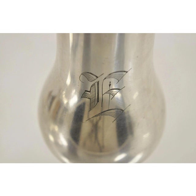 Traditional Antique Wilcox Sp Co. 4281 Silver Plated Seasoning Spice Shaker "E" Monogram For Sale - Image 3 of 10