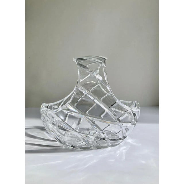 Traditional Late 20th Century Diamond Cut Clear Crystal Handled Basket For Sale - Image 3 of 13